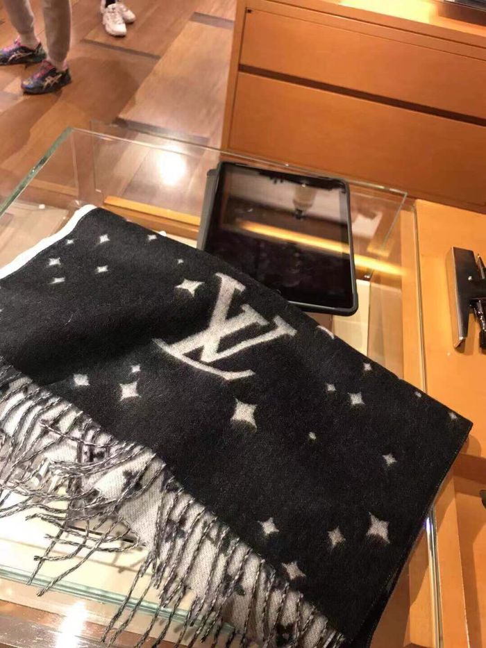 Louis Vuitton Scarf LV00055